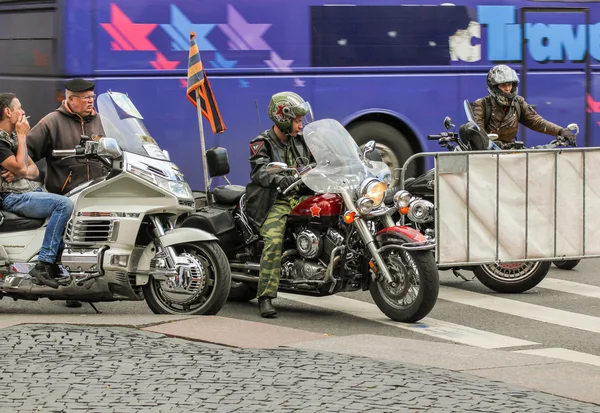Motociclistas en la calle . — Foto de Stock