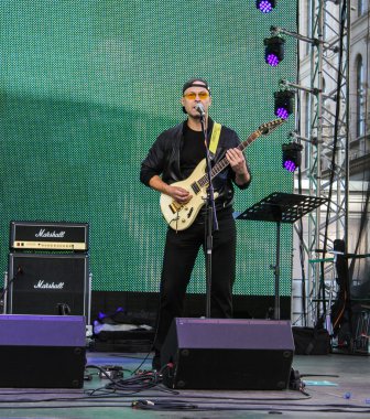 Mikrofon gitarist şarkı.