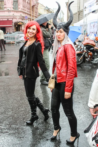 Tatilde Kızlar Harley Davidson. — Stok fotoğraf