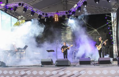 Harley Davidson Festivali'nde duman rock grubu.