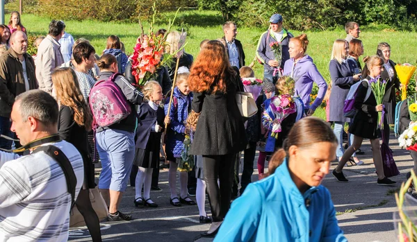 Volwassenen met kinderen. — Stockfoto