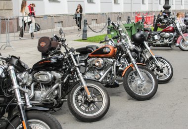 Bisiklet park yerinde bir dizi.