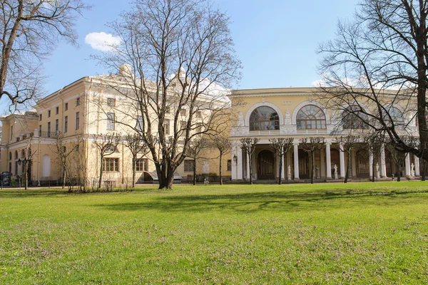 La arquitectura del Palacio de Pavlovsk . — Foto de Stock