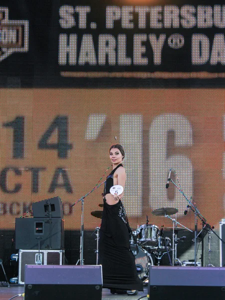 Modelo no palco . — Fotografia de Stock