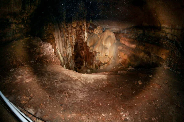 Visita Caverna Mamute Cordilheira Chatyr Dag Crimeia — Fotografia de Stock