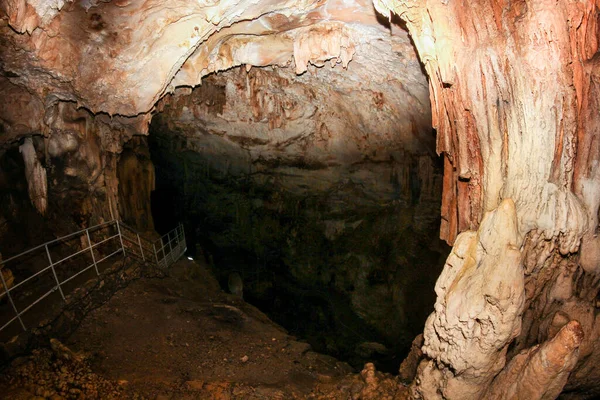 Visita Caverna Mamute Cordilheira Chatyr Dag Crimeia — Fotografia de Stock