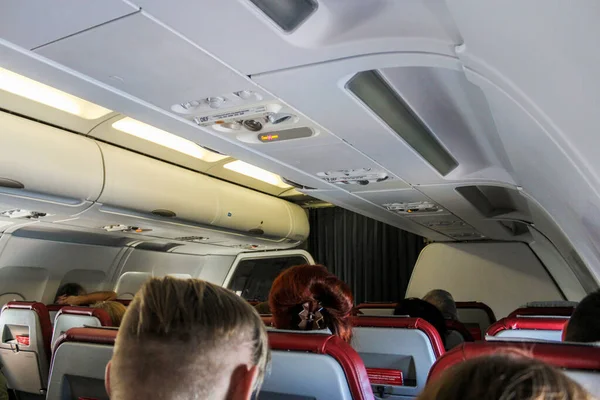 俄罗斯圣彼得堡 2020年9月1日 乘坐飞机在圣彼得堡辛菲罗波尔航班上飞行 — 图库照片