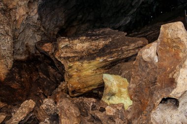 Kırım 'ın Chatyr-Dag dağ sırasındaki mamut mağarasını ziyaret edin..