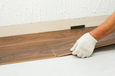 Kaplamaları alt tabakaya seriyorum..