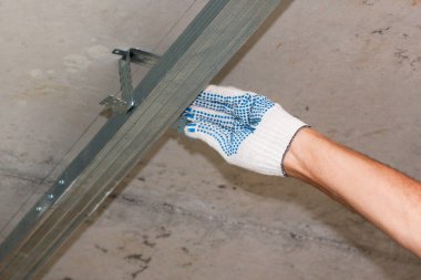 Süspansiyonun aşırı kısımlarının bükülmesi.