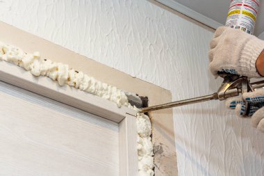 Poliüretan köpükle çalışmak.