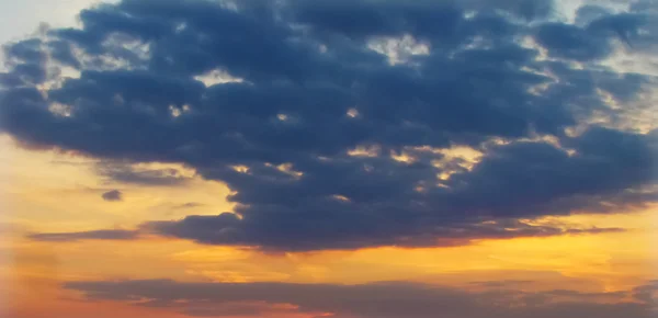 Abendwolken — Stockfoto