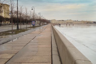 Büyük granit plaka