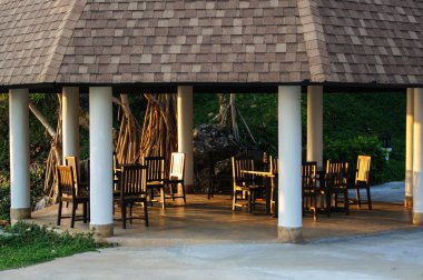 Akşam parlak güneş