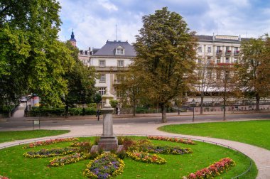 Farklı renkler ile yuvarlak yatak