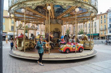 Parlak çocuk atlıkarınca