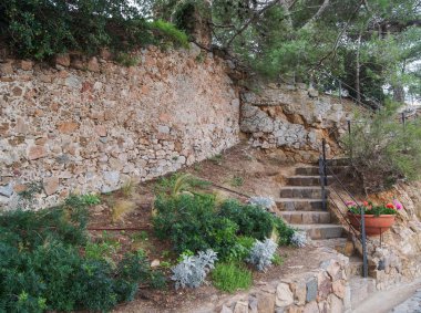 Taştan yapılmış yataklar