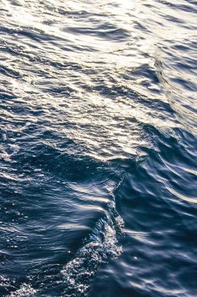 Água do mar com ondas — Fotografia de Stock