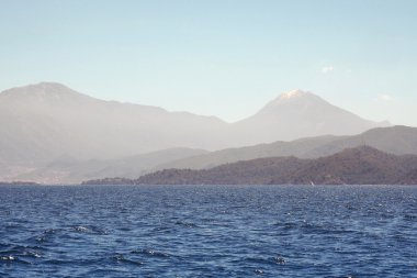 Dağlar kara sevdanın denizde