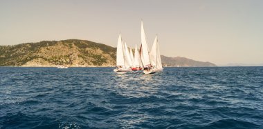 tek bir yerde fazla yelken