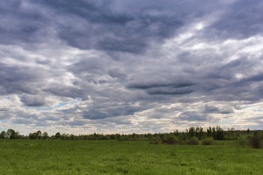 Alan ağır bulutlar