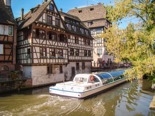 Pleasure boat on the river — Stock Photo, Image