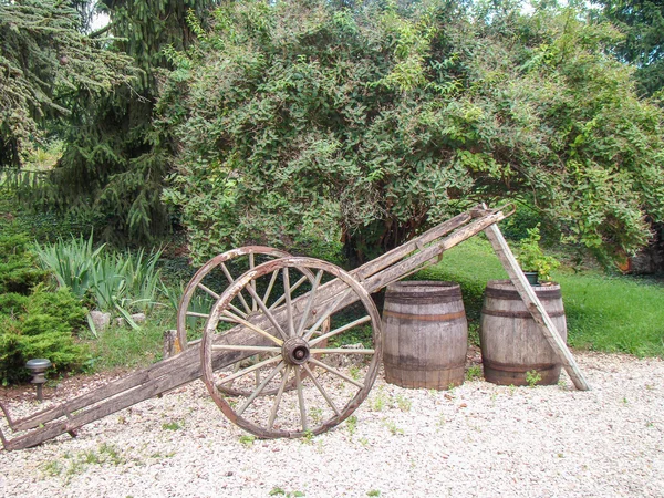 Two barrels and a truck — Stock Photo, Image