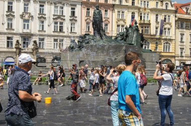 alan üzerinde kabarcıklar