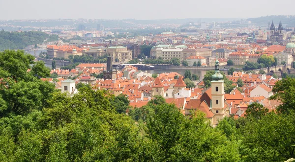 Panorama de Praga con el río Moldava —  Fotos de Stock