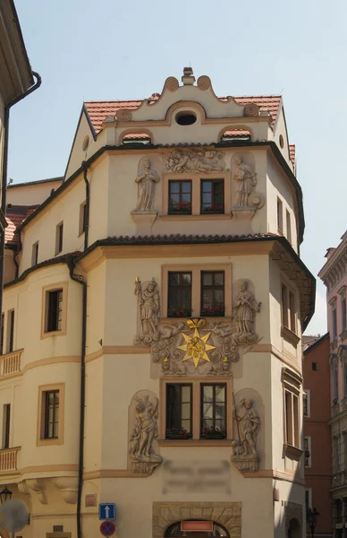 Haus mit Reliefs — Stockfoto