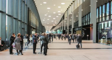 iri miktar-in insanlar lobide Expoforum
