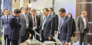 Endüstri/sanayii donatımı teftiş işadamları.