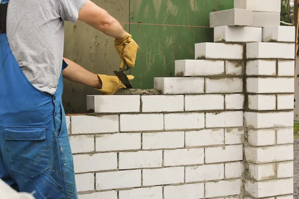 Construção da parede de tijolo . — Fotografia de Stock