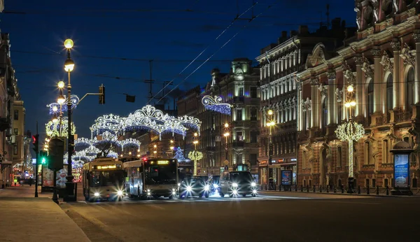 Nevsky Prospect sabahın erken saatlerinde.