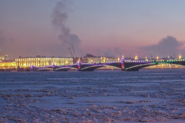 Trinity Köprüsü soğuk sabah.