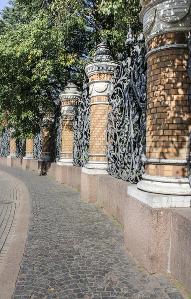 Fence of the Mikhailovsky Garden. — Stock Photo, Image
