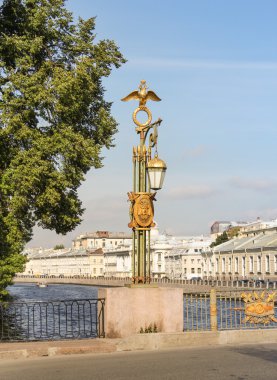 Köprüde sanatsal dövme Anıtı.