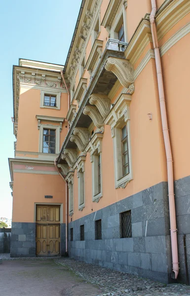 Détail du fasade du château Mikhailovsky . — Photo