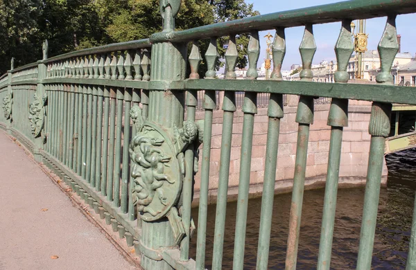 Het hek van de Eerste Ingenieursbrug. — Stockfoto