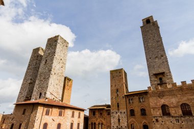 San Gimignano Toskana bölgesindeki ortaçağ bir şehirdir