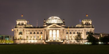 tarihsel yapı Berlin reichstag Binası olduğunu