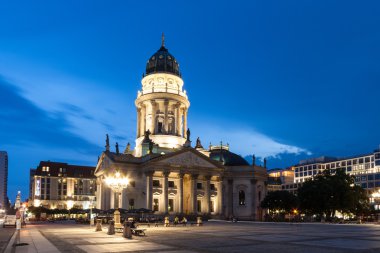 Gendarmenmarkt, ünlü Meydanı Berlin'de Alman Katedrali