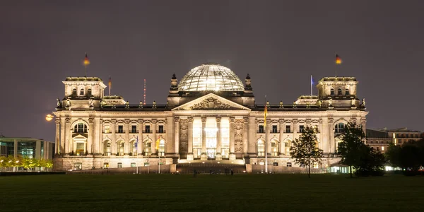 L'edificio del Reichstag è un edificio storico di Berlino — Foto Stock
