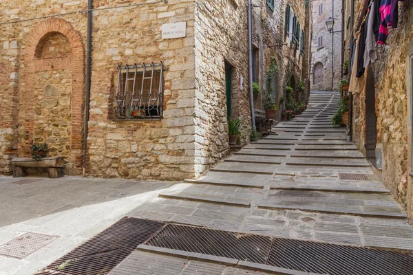 Campiglia Marittima is a comune (municipality) in the Italian region of Tuscany — Stock Photo, Image