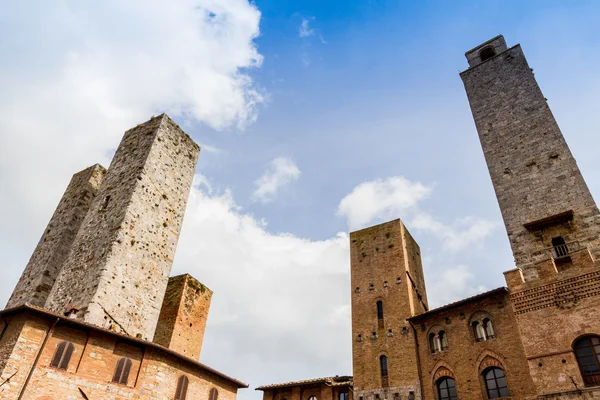 San Gimignano är en liten muromgärdad medeltida kulle stad i Toscana — Stockfoto