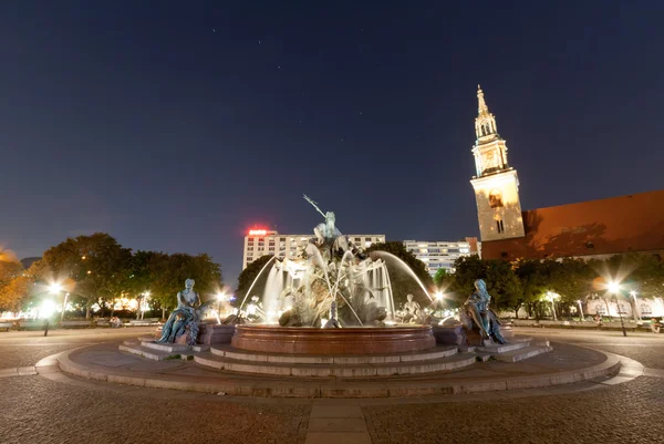 (Neptunbrunnen) Neptune Fountain in Berlin at sunset — Stock Photo, Image