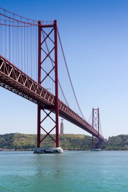25 de Abril Köprüsü (Ponte 25 de Abril) süspansiyon köprüdür Lizbon, Portekiz
