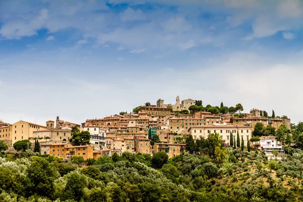 Campiglia Marittima est une commune italienne de la région — Photo