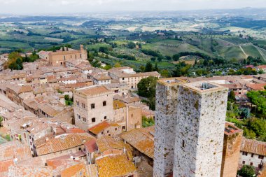 San Gimignano Tuscany bir küçük duvarlı Ortaçağ tepe yeridir
