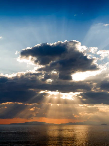Tiren Denizi crepuscular ışınları